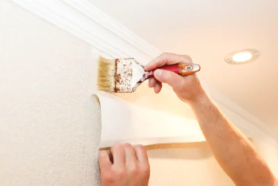 Pose de papier peint à Feuguerolles-Bully — revêtements muraux et toiles de verre